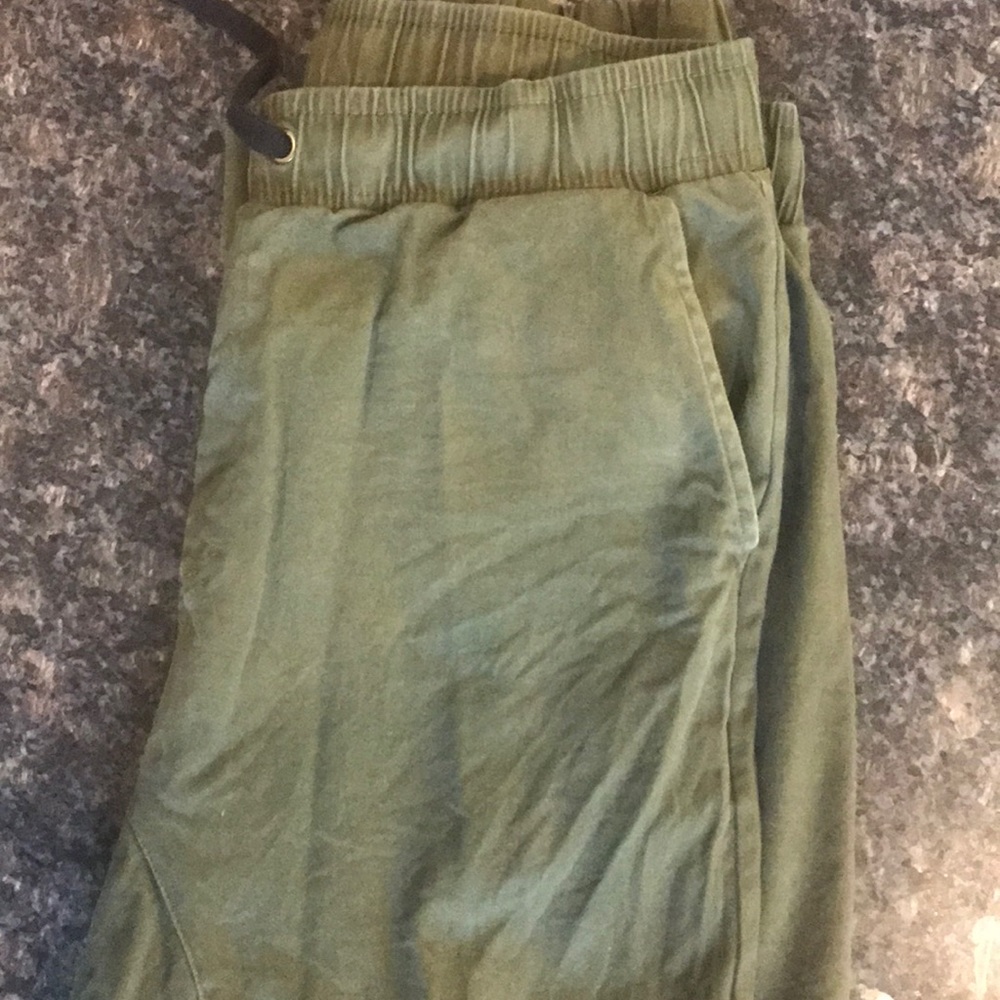 Men’s elastic waste khaki pants
